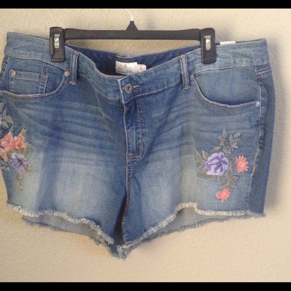 torrid Pants - Torrid Embroidered Shorts. 🌸.  NWT